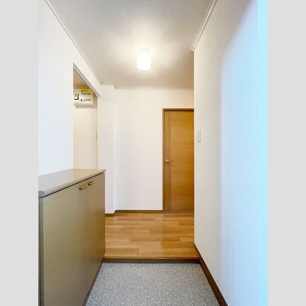 ピアエスポワール203号室 玄関