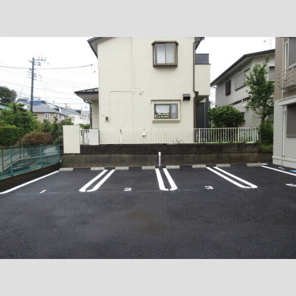 ジェルベーラ湘南 敷地内駐車場