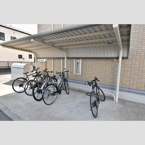 GEMINI　ONNA 駐輪場