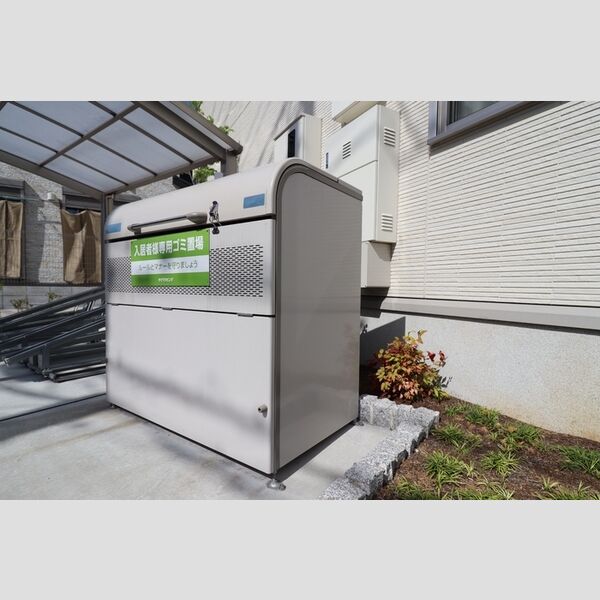 リビングヴィレッジ新柴又 敷地内ゴミストッカー