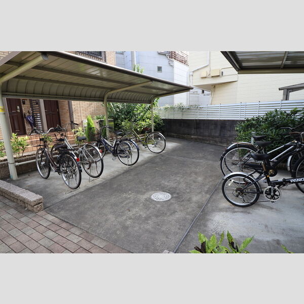 シャン・ド・フルール 周辺