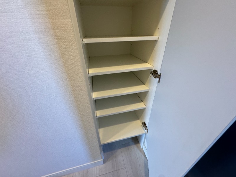 CREALpremier大島2階 下足入れ