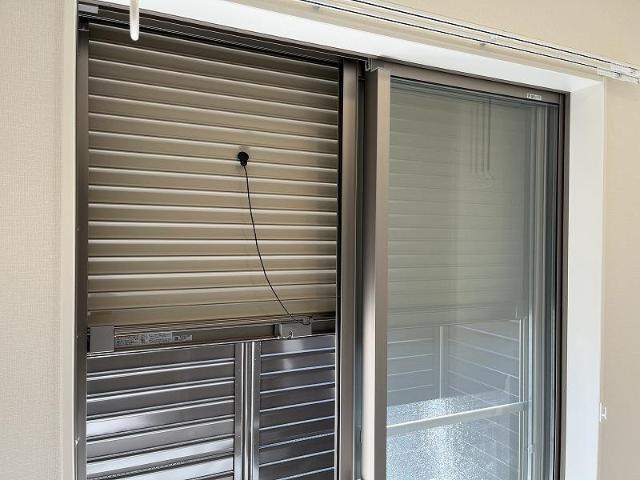 （仮称）調布市柴崎新築アパート103号室 シャッター雨戸（イメージ）