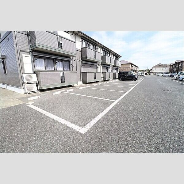 アルカイックシャトー　北館 駐車場