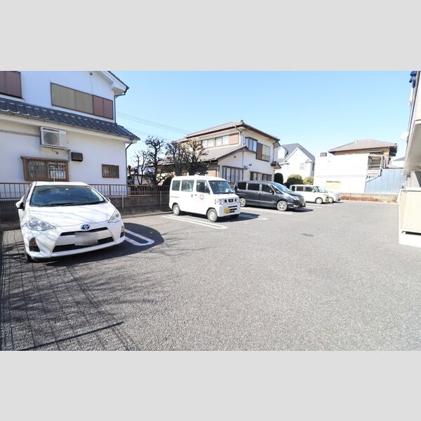 クレセントM　Ⅴ 駐車場