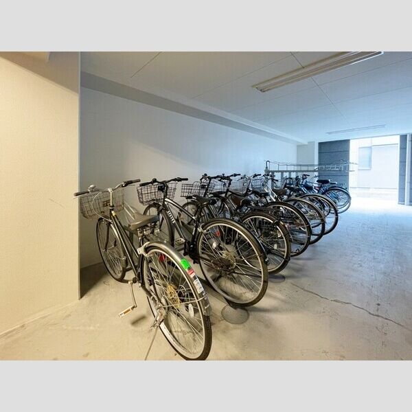 ウィスタリア708号室 駐輪場