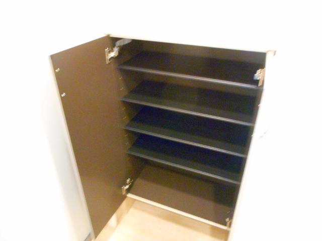 ビオラ・宮町301号室 下駄箱