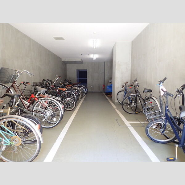 ノーブルヒルズ1003号室 駐輪場