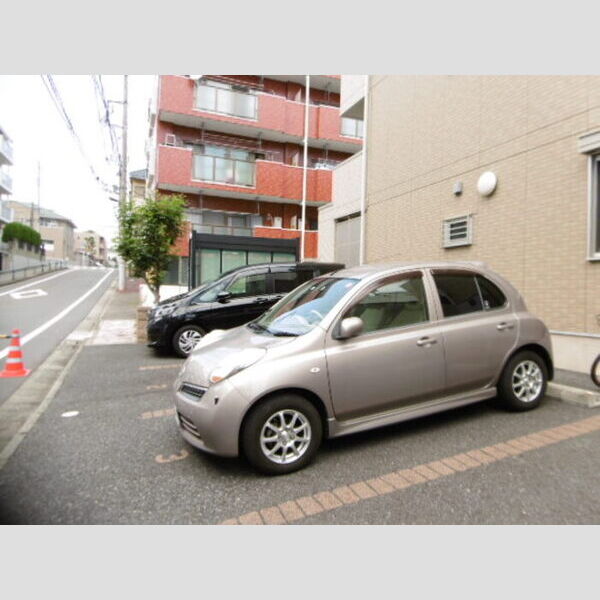 ウィル サクシード 駐車場