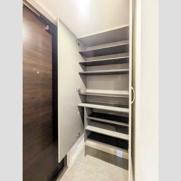 ホワイトヴィラ 玄関