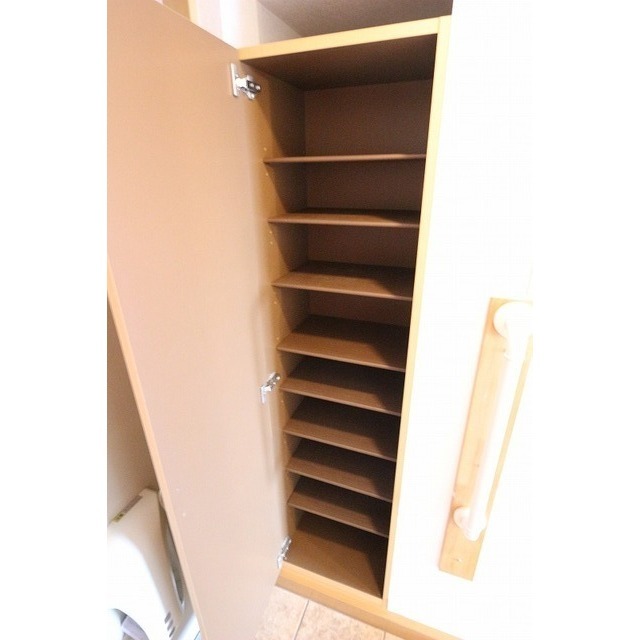 ブレクレール湘南606号室 シューズボックス