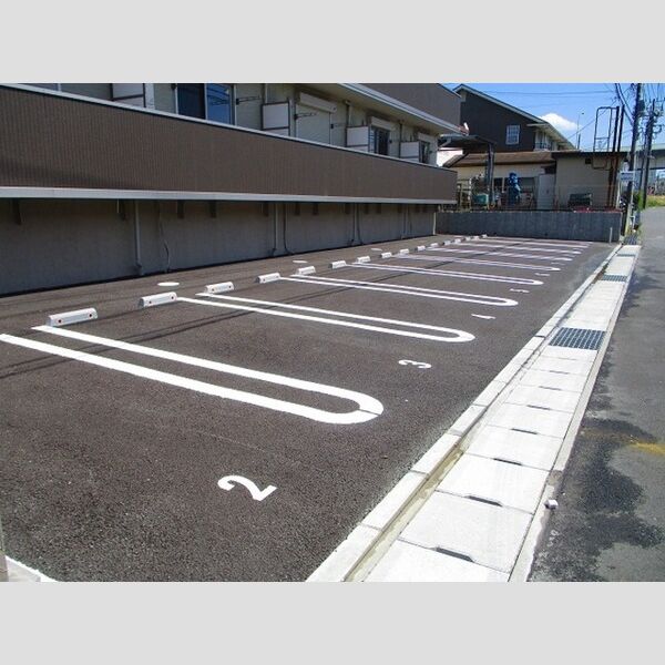 オーテファール 駐車場