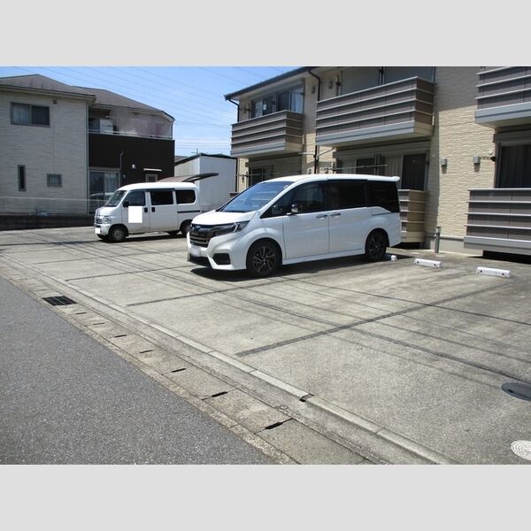 グリーンコート貝塚3号館 駐車場