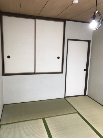 ファミーユ彩霞102号室 寝室