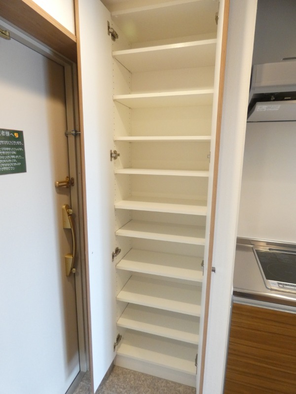 IL MEZZO DI TOKYO，UNO5階 大容量のシューズボックス