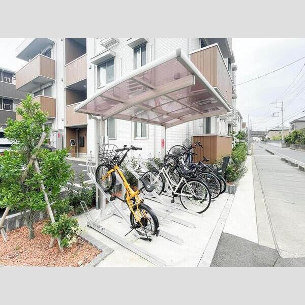オークリーフ三郷　A棟 駐輪場