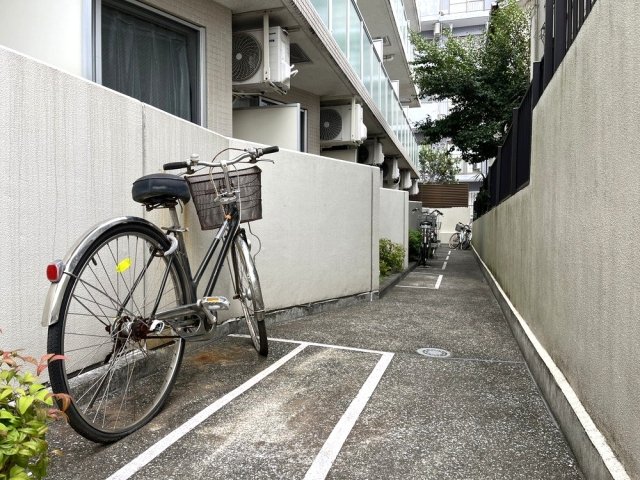 ラ・シード横浜藤が丘3階 駐輪場