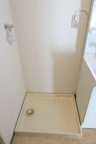 サン・クレスト小林 室内洗濯機置場　※現況優先