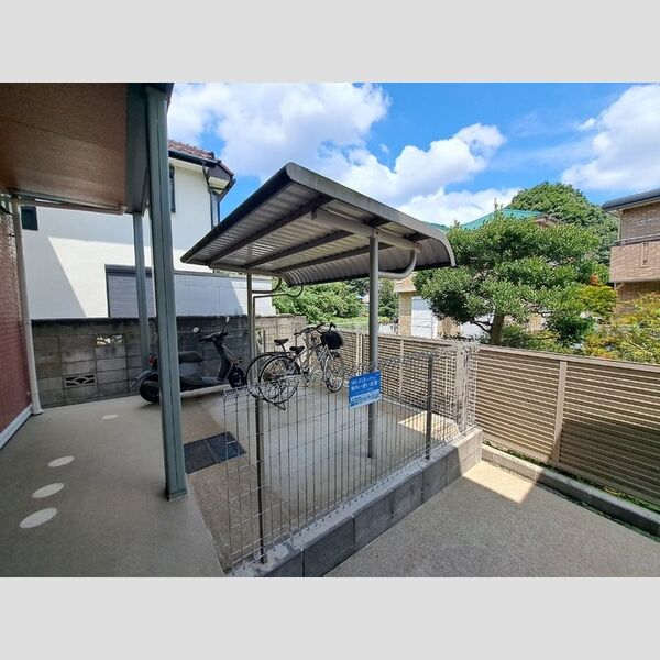 グリーンヒルズSAKAUE 駐輪場