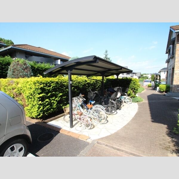 Green Forest聖蹟E102号室 駐輪場