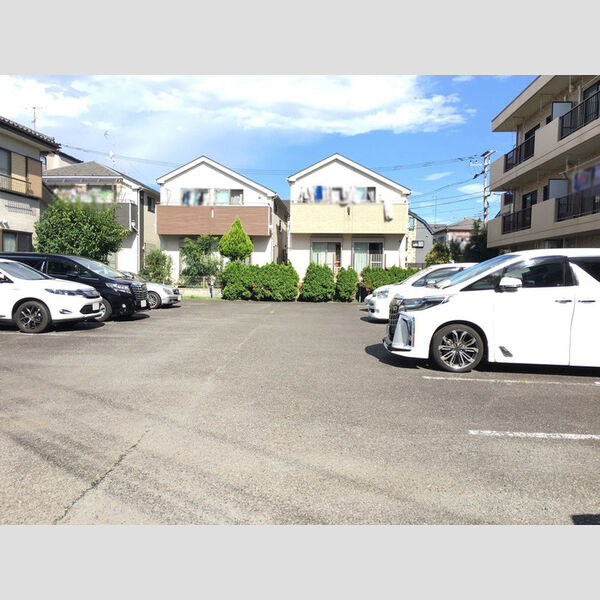 クレッセ 駐車場