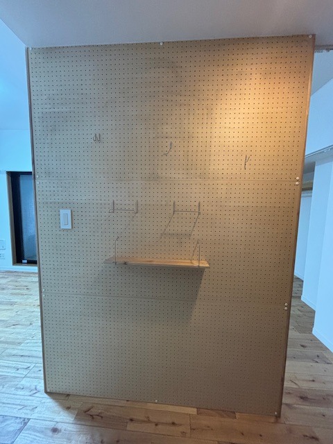 ラクラス田原町 有孔ボード