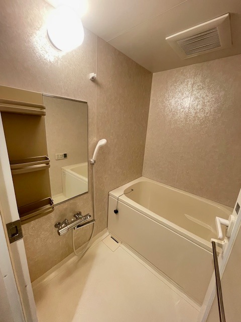 アウラ１０(E-058)8階 バス