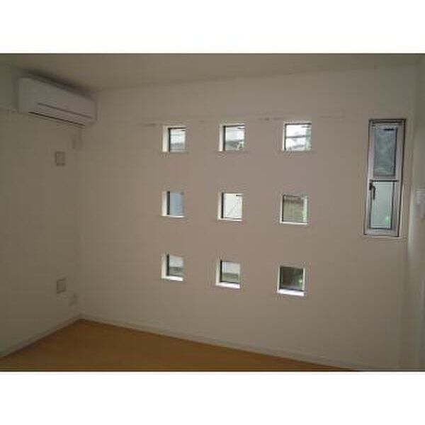 ジュネス烏山201号室 リビング