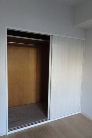 エスポワール名瀬 洋室　収納　※現況優先