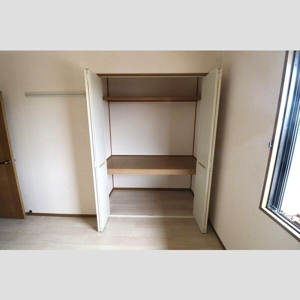 メゾンソフィア202号室 物入れ