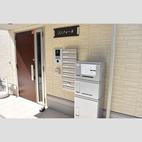 コンフォール102号室 エントランス