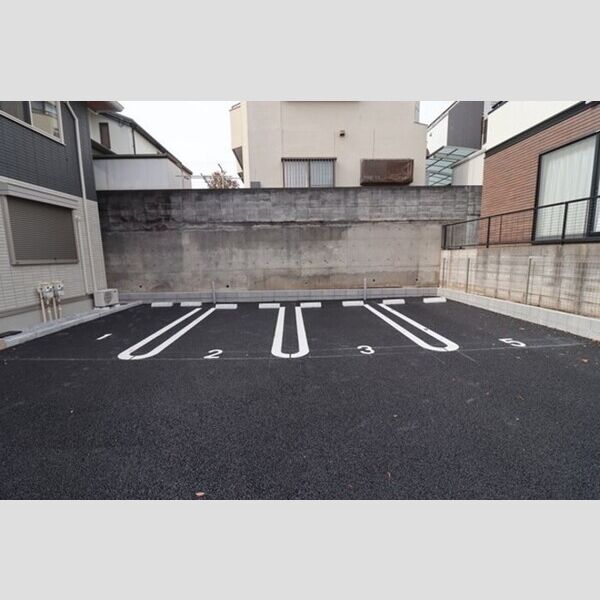 ソレイルKZ 駐車場