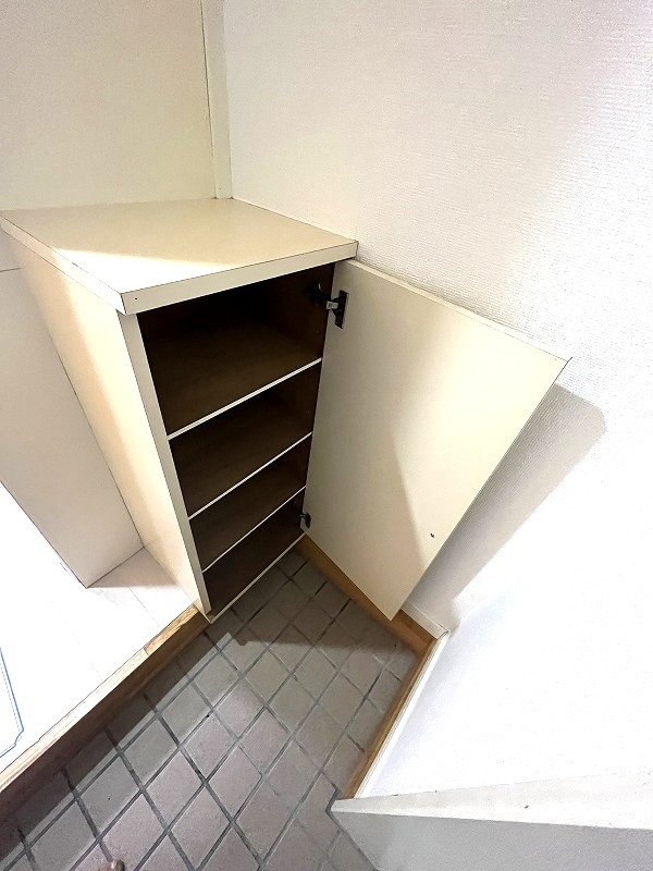 ダイニチ館　Ｆ－２７(F-027)1階 くつ入れ