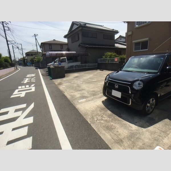 サマックスニュークレール 駐車場