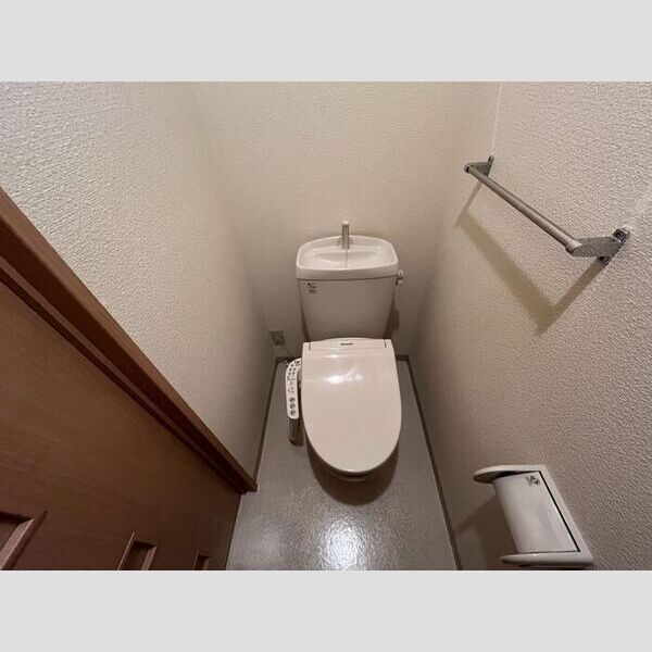 バニュルス　Ⅰ・Ⅱ・ⅢⅢ205号室 温水洗浄暖房便座