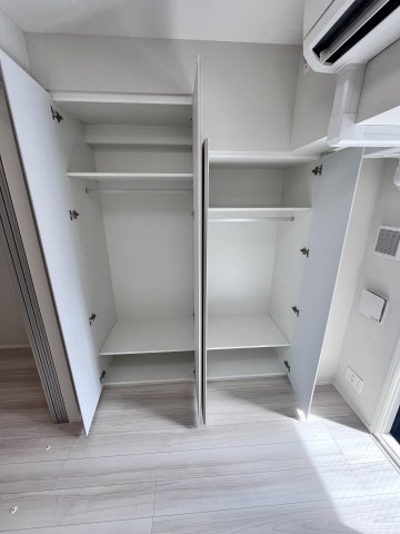 びゅうリエット横浜平沼 洋室クローゼット　※別号室の参考写真です(現況優先・仕様違いの場合あり)