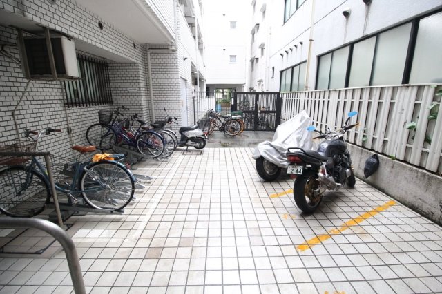 グローリア初穂高田馬場4階 駐輪場