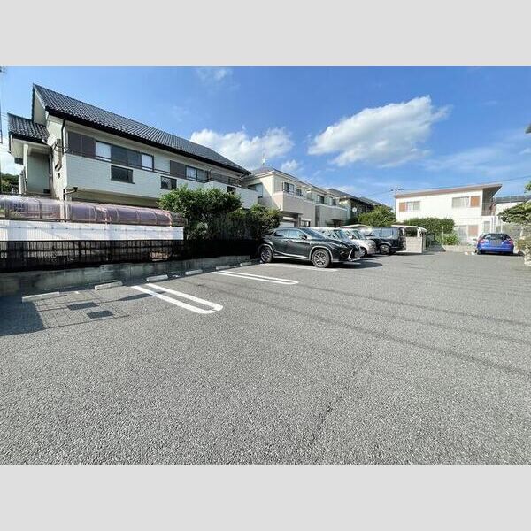 アベリア 駐車場