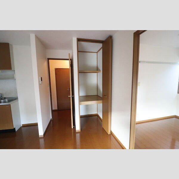 タウンスクエア　A/B/C 物入