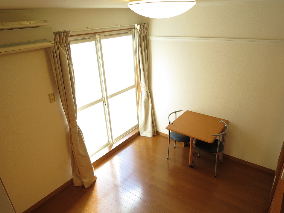 レオパレスペルル102号室 リビング