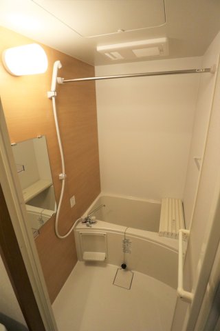 ブリーゼ磯子203号室 お風呂