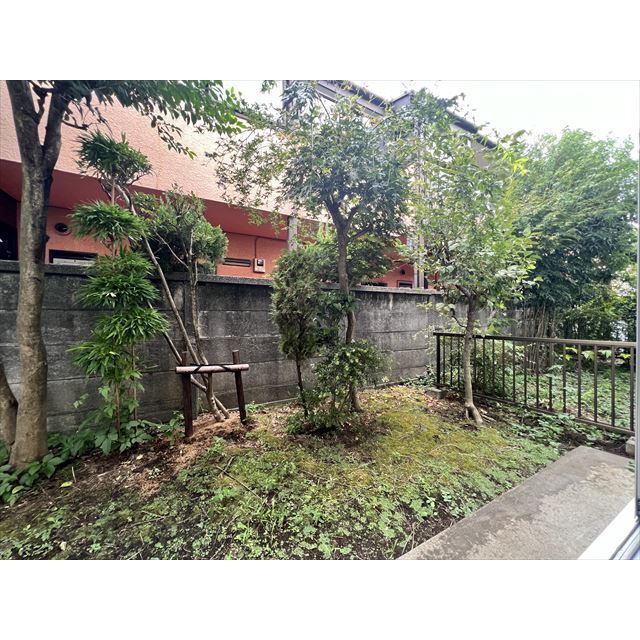 桂ハウス B棟B2号室 専用庭有り