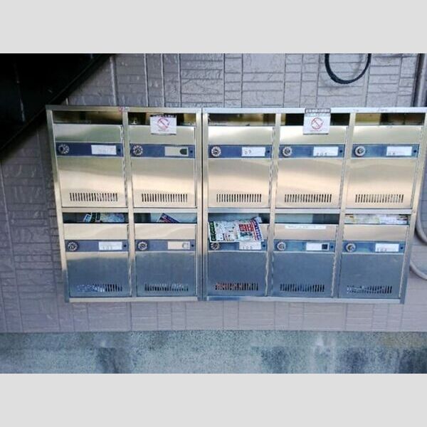 アピエ　壱番館/弐番館壱番館205号室 集合ポスト