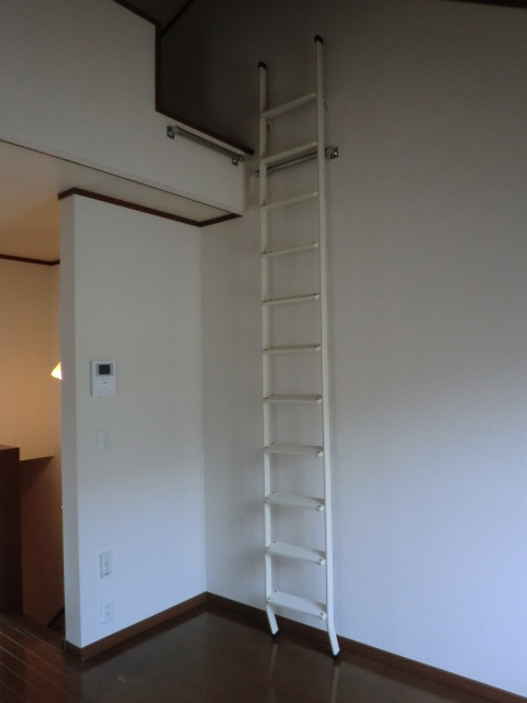 ロンウェル菊名　Ａ棟A101号室 使わない時は壁掛けに♪