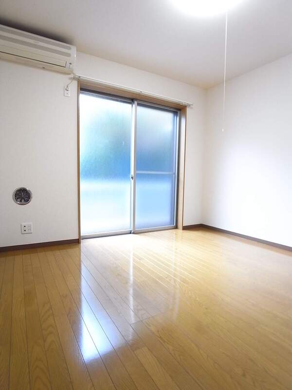 リリックコート梅田1階 null