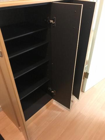 メイプルコート仲道102号室 玄関（下足箱あり）