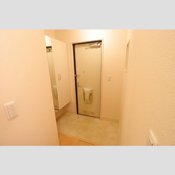 ルーヴル三橋　B102号室 玄関