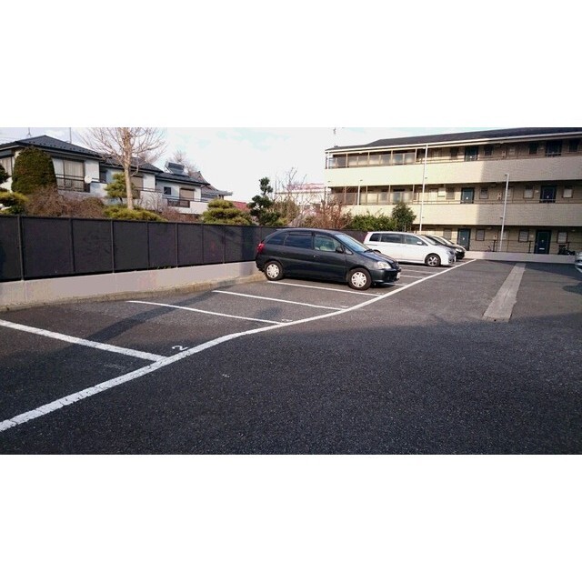 フルールポワール向ヶ丘102号室 駐車場