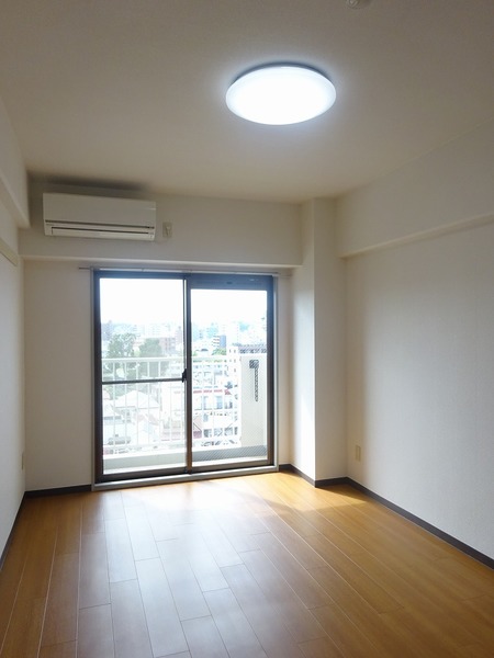 モンテベルデ横浜中央907号室 リビング