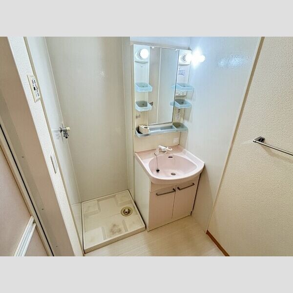 山手ヒルズ　壱番館 洗髪洗面化粧台、室内洗濯機置き場